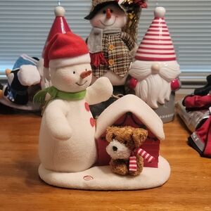 HALLMARK 2011 DECK THE HALLS DUO PLUSH SINGING SNOWMAN DOGHOUSE DOG JINGLE PALS!